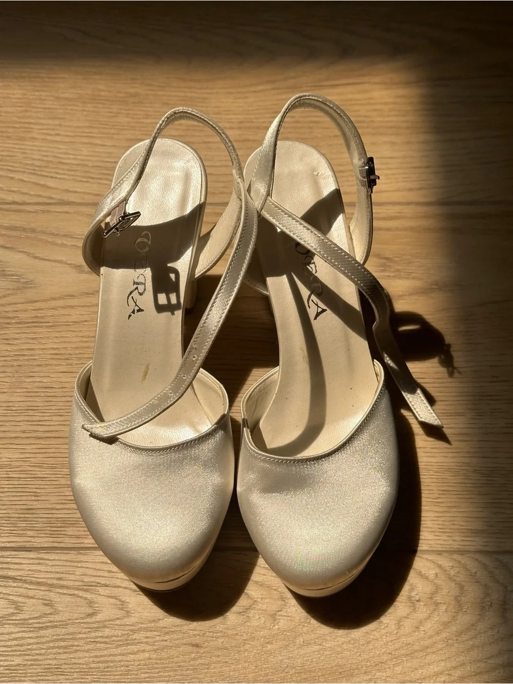 N/A elegant cream